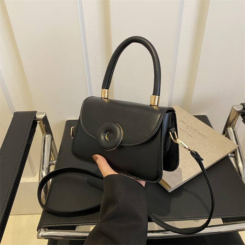 Fashionable 2024 New Simple Pure Color Doughnut Lock Buckle Small Square Bag Street Trend Style Pu Bag чёрный