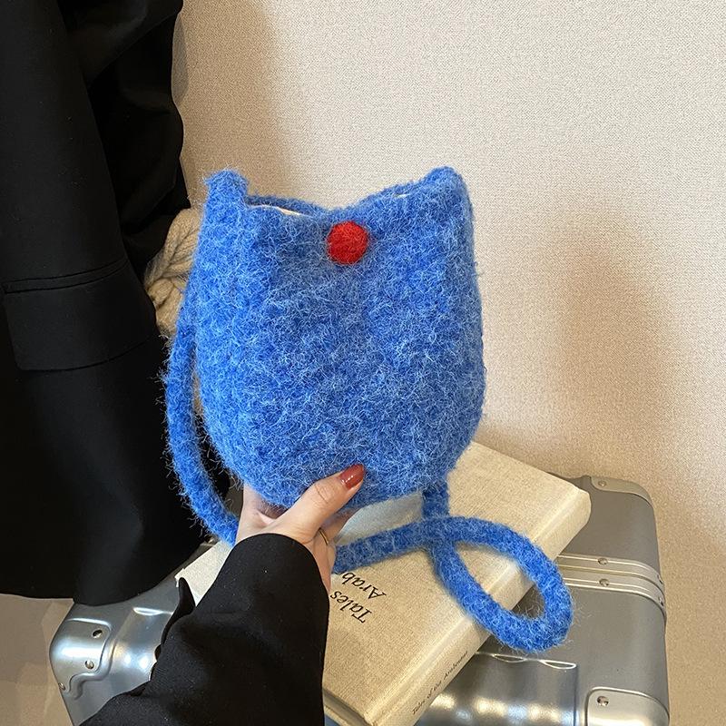 Winter Plush Bag Women's 2025 New Versatile Shoulder Messenger Bag Large-capacity Woolen Bucket Bag