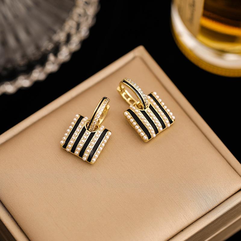 

Trendy Korean Pearl Bag Earrings: Elegant and Versatile Women s Ear Jewelry