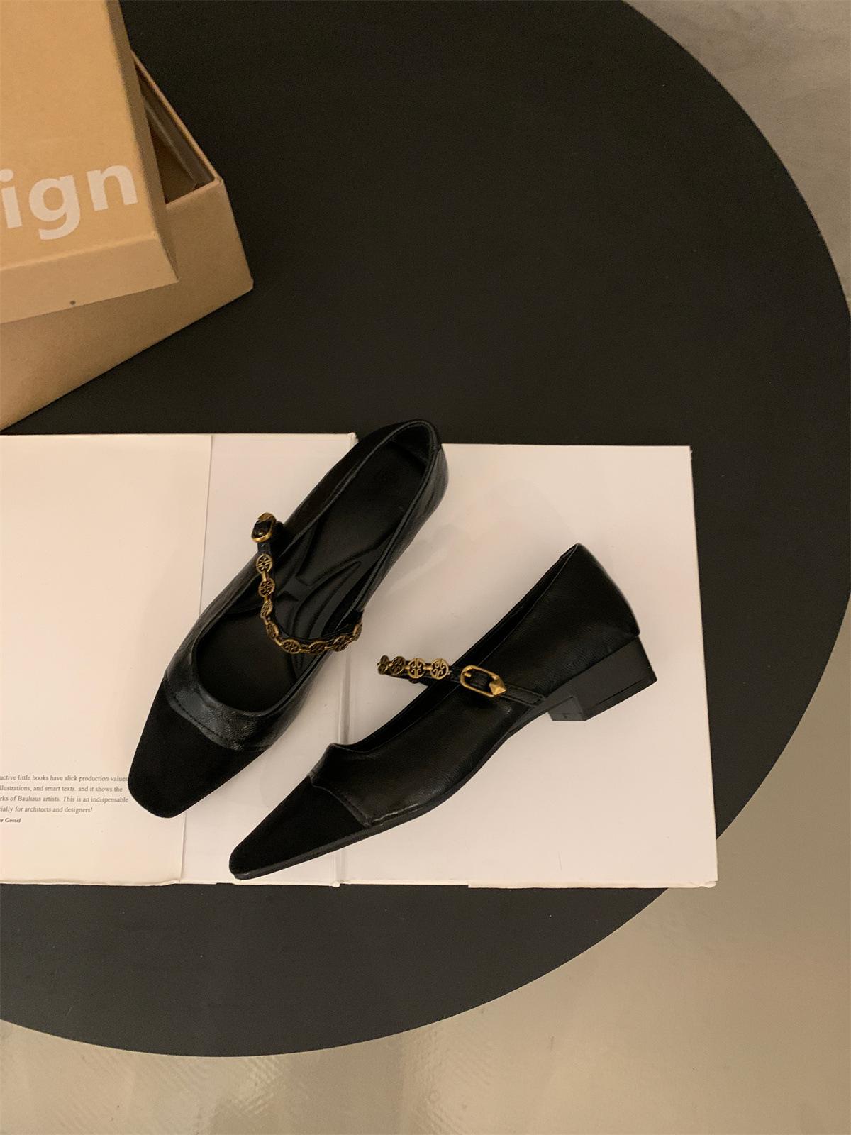 

Туфли Мэри Джейн на толстом каблуке с цепочкой, женская обувь весна и осень 2024, новая модель, низкий каблук, открытый вырез, ретро одинарные туфли 40 чёрный