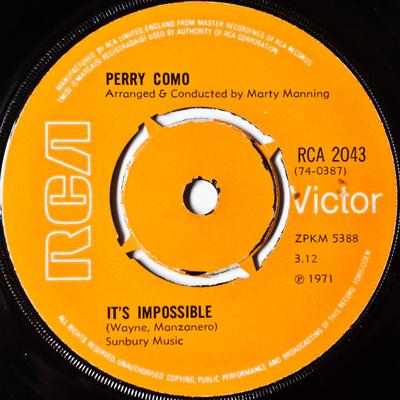7-Zoll Schallplatte PERRY COMO - It's Impossible / Long Life, Lots O RCA2043 RCA Victor 1971 UK Pop Gebraucht