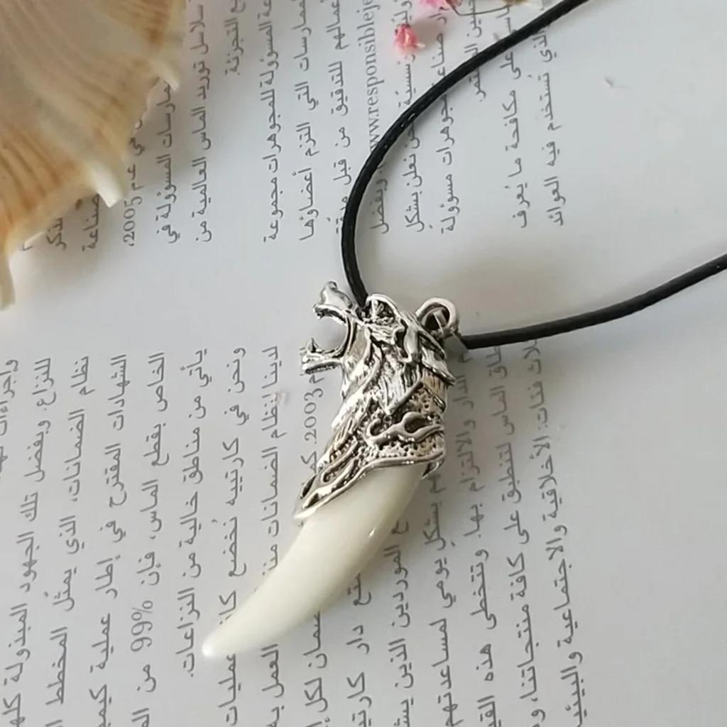 Wolf Tooth Men Necklace - Fashion Resin Wolf Tooth Alloy Wolf Head Pendant Necklace with Leather Rope Jewelry