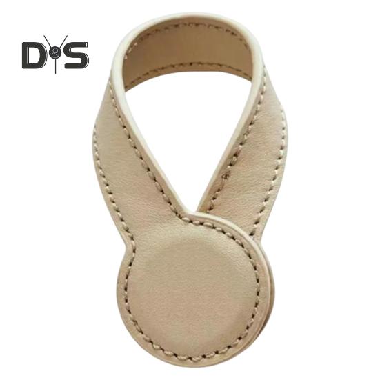 Faux Leather Magnetic Hat Clip Hands-Free Portable Multipurpose Travel On Bag Backpack Handbag Luggage Cap Holder Magnet Storage Hook Vacation