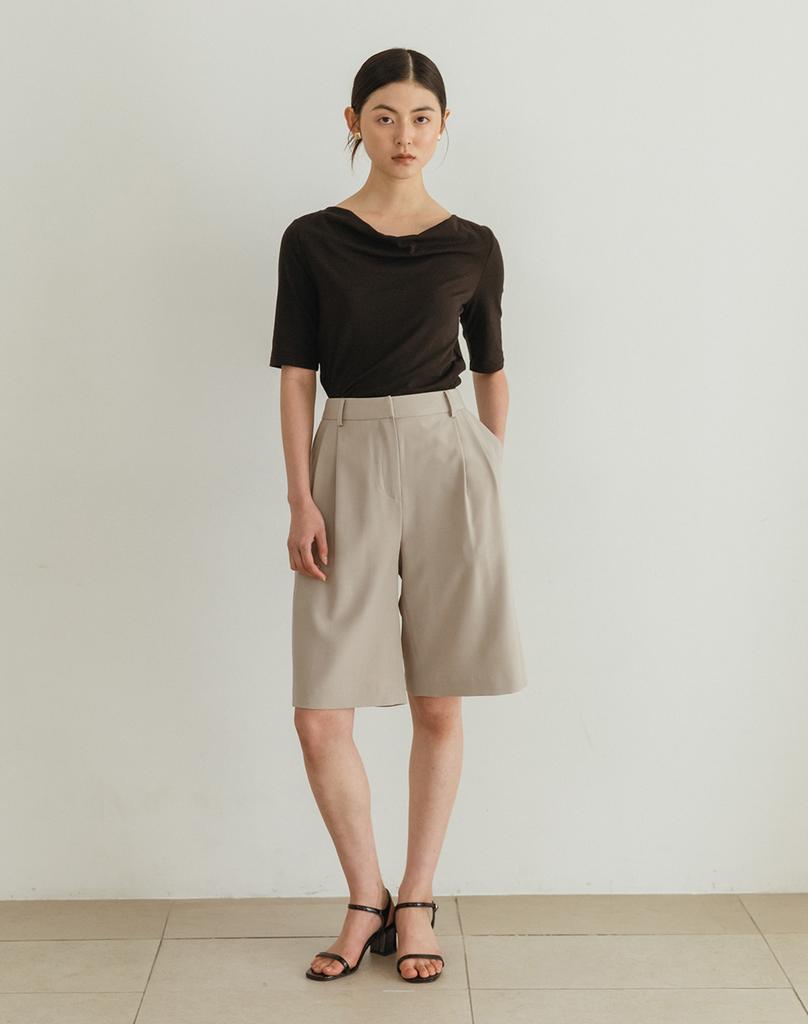 G Mar Two Tuck Bermuda Pants Light Gray