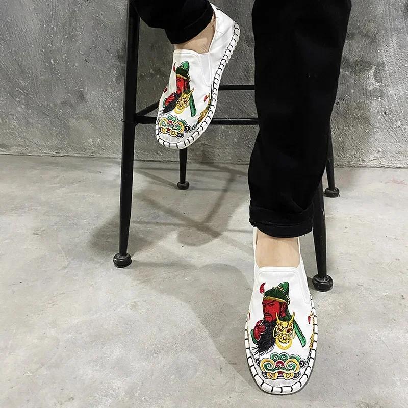 Fashion Cloth Shoes Embroidery Flower Social Guy Male Moccasin-Gommino Student Casual Shoes Fashion National Chinese Style 2024