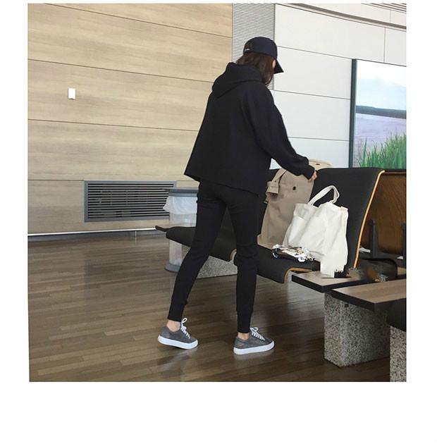 Women's Canvas Tote Bag - Solid Color, Large Capacity, Literary Style, Crossbody or Shoulder Bag for Students.