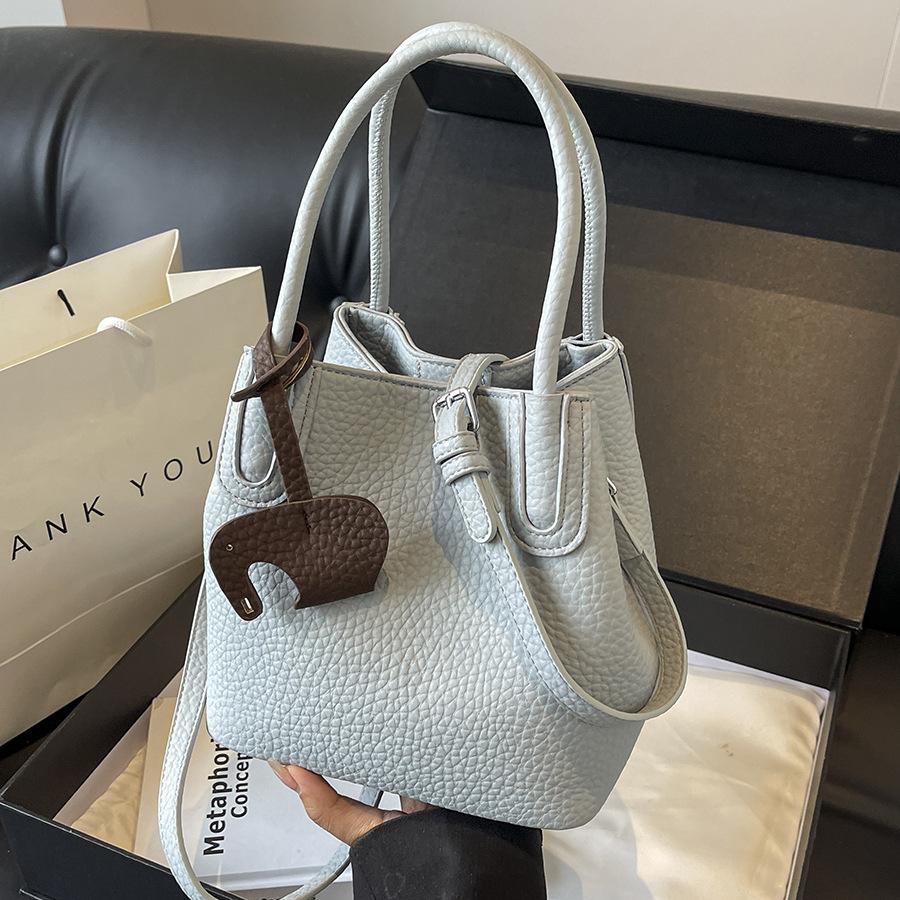 Shoulder Small Bag Women's New Versatile Messenger Bag Fashionable Portable Bucket Bag