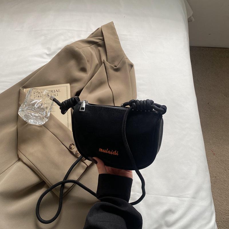 

Popular bags women s new fashion versatile high-end shoulder bag commuter messenger small square bag чёрный