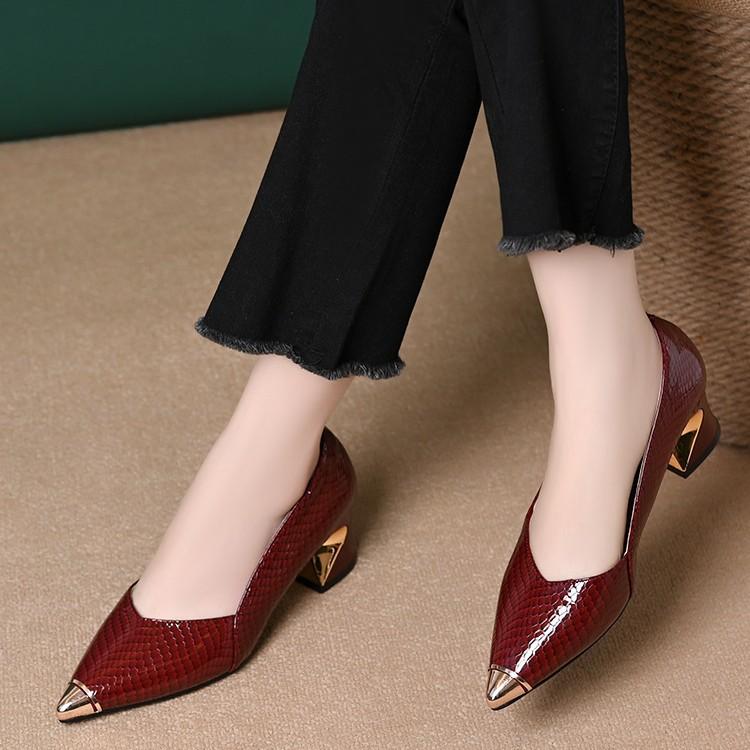 Metal pointed head shallow mouth single shoes women's spring and autumn new French thick heel versatile comfortable medium heel small leather shoes