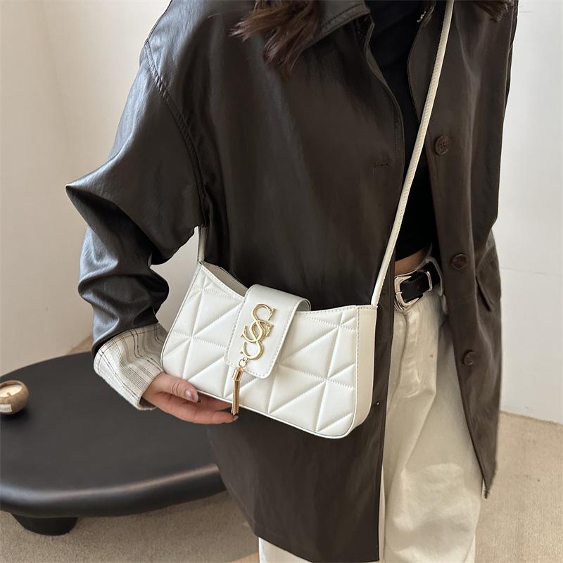Premium women's shoulder bag autumn and winter new fashion underarm bag popular versatile baguette bag