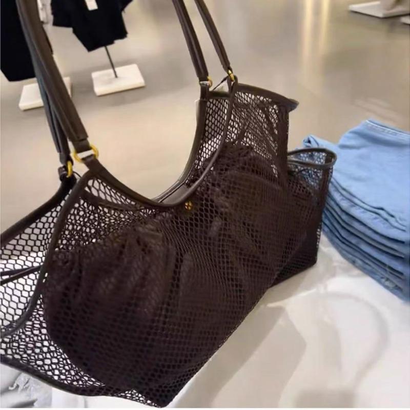 

Woven mesh portable tote bag women s large-capacity spring and summer new leisure vacation lazy wind commuter shoulder bag