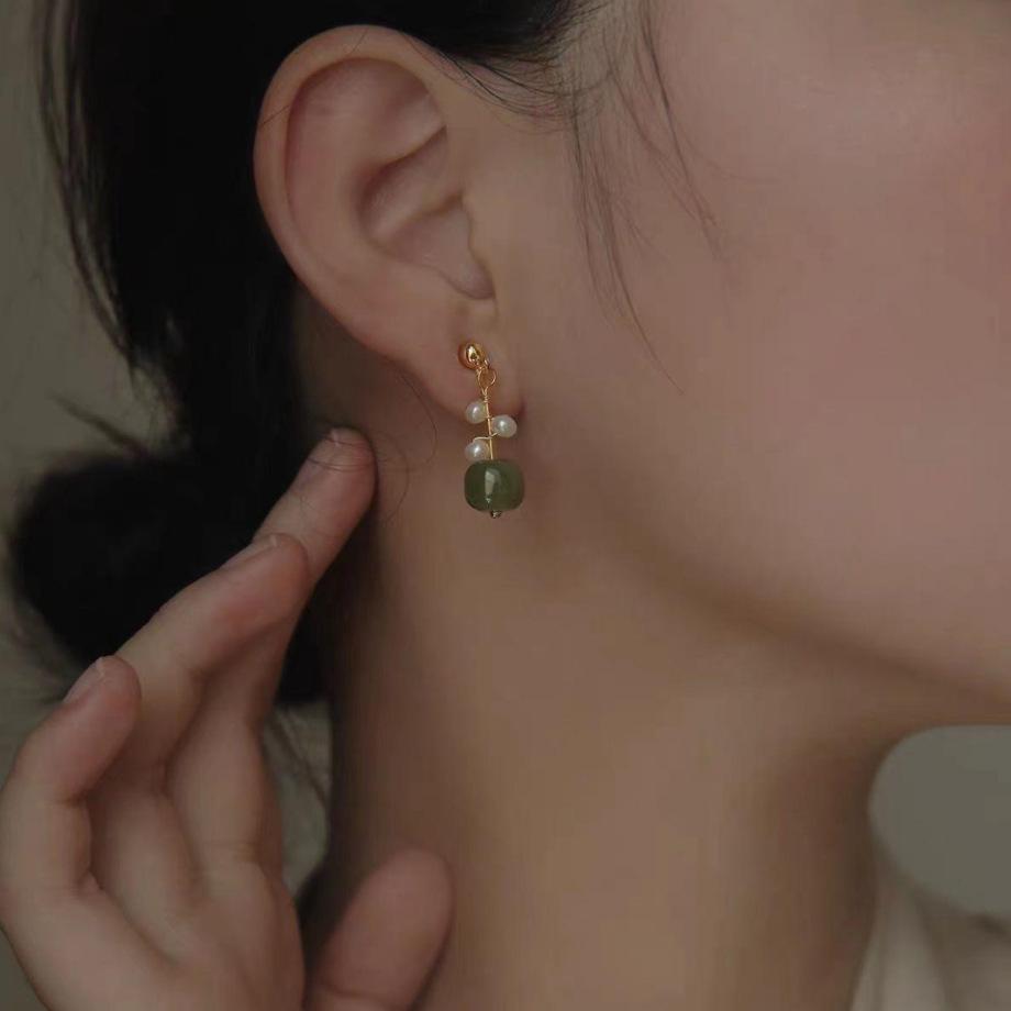 Simple Compact Imitation Pearl Dangle Earrings for Women Girls Sweet Gentle Niche Design High-End Pearl Earrings Jewelry Gifts