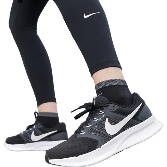 Nike Damen Laufschuhe Dämpfung RUN SWIFT 3 Sportschuhe