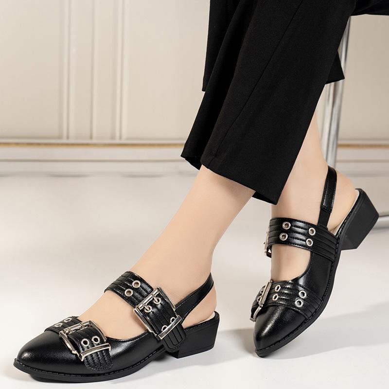 

2024 весна и лето новые заостренные туфли с пряжкой на ремне и заклепками на низком толстом каблуке нишевые панк-туфли женские большие размеры 43