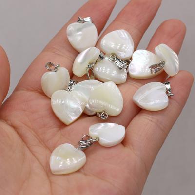 10 Stück/Packung kleiner natürlicher Muschel-Herzanhänger für Damen und Herren, Charms zum Selbermachen, Schmuck, Muttertagsgeschenke, 15 x 15 mm