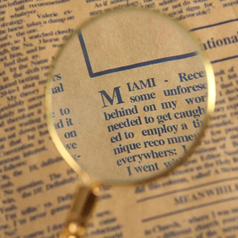 Magnifying Glass with Handheld Portable Tools for Seniors Reading and With Exquisite Patterned Handles European Style