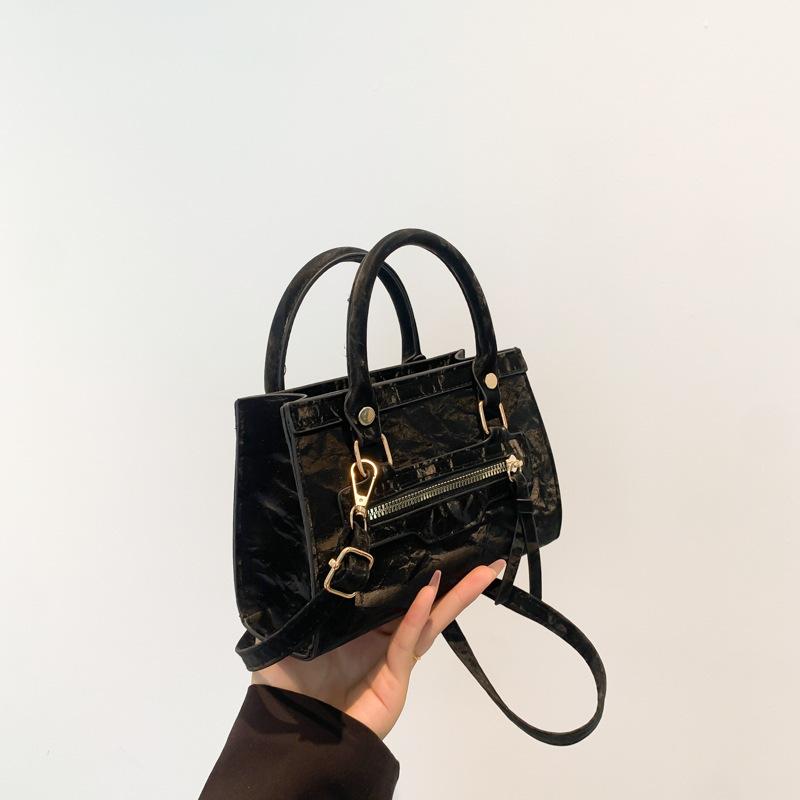 Casual niche design handbag shoulder 2025 autumn new fashion personalized messenger small square bag women's bag