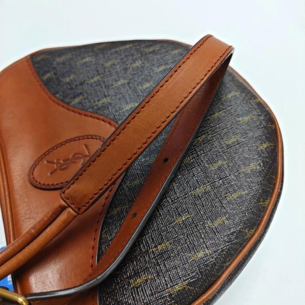 [Pre-Owned] Ysl Cassandre Monogram Canvas And Leather Heart Bag - Good #AT1HUI