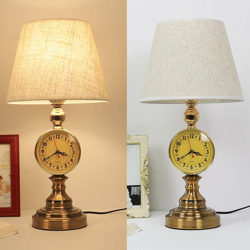 Europäische Schreibtischlampe, Retro-Schlafzimmer-Nachttischlampe, amerikanische dekorative Beleuchtung mit Uhr und Nachtlicht