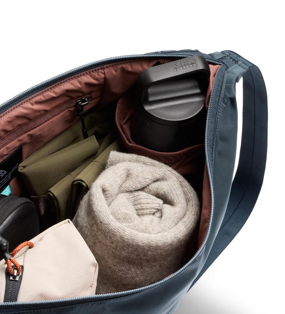 Bellroy Laneway Crescent Bag, 12L Capacity, Simple Crescent-Shaped Shoulder Bag with Interior and Exterior Pockets, Adjustable Strap, and Amazing