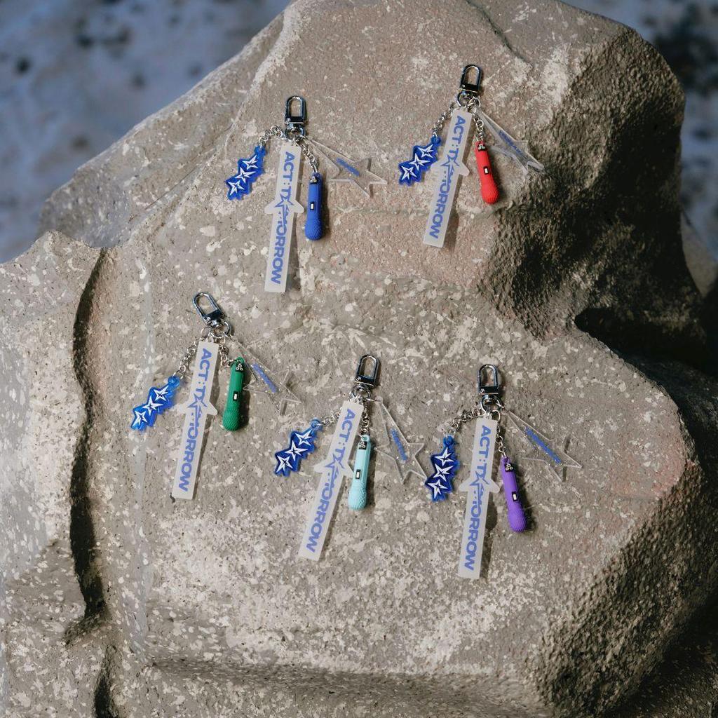 [USED] TXT Taehyung Microphone Keyring ACT TOMORROW Seoul Concert