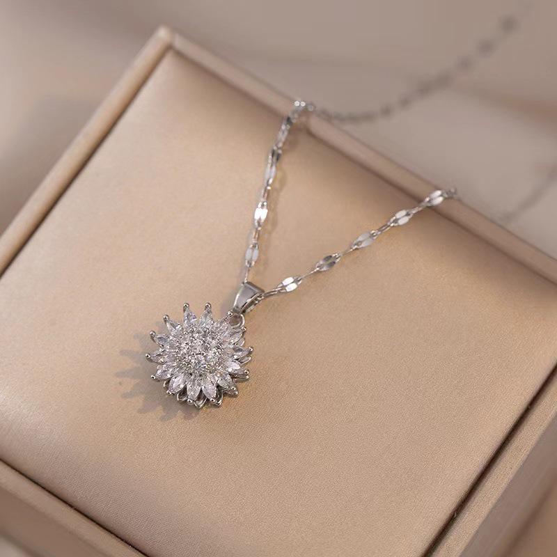 Drehbare florale Titanstahl Halskette - Minimalistisches Vintage Design