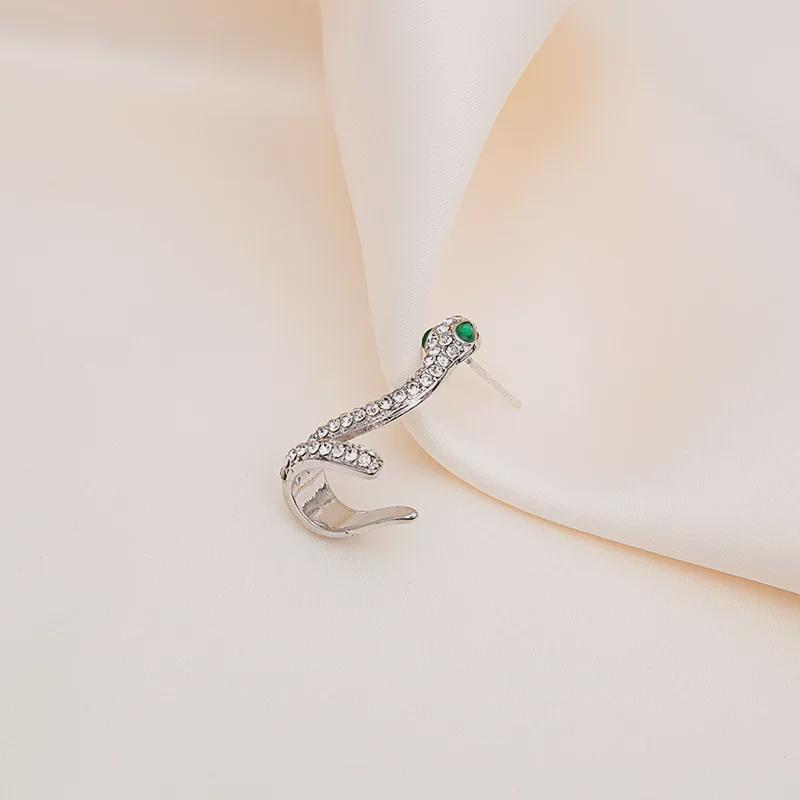 Silver Needle Snake-Shaped Ear Cuff with High-End Diamond Accents