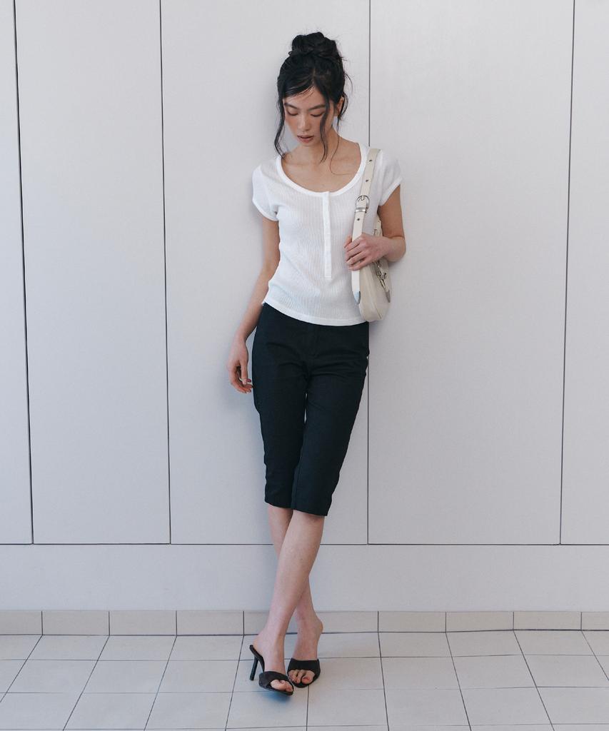 Kyuliti C Scoop Neck Button Front T-Shirt_White