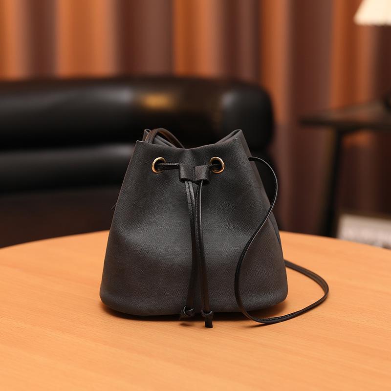 Trendy drawstring bundle bucket bag fashionable versatile leather large capacity shoulder messenger bag mobile phone bag