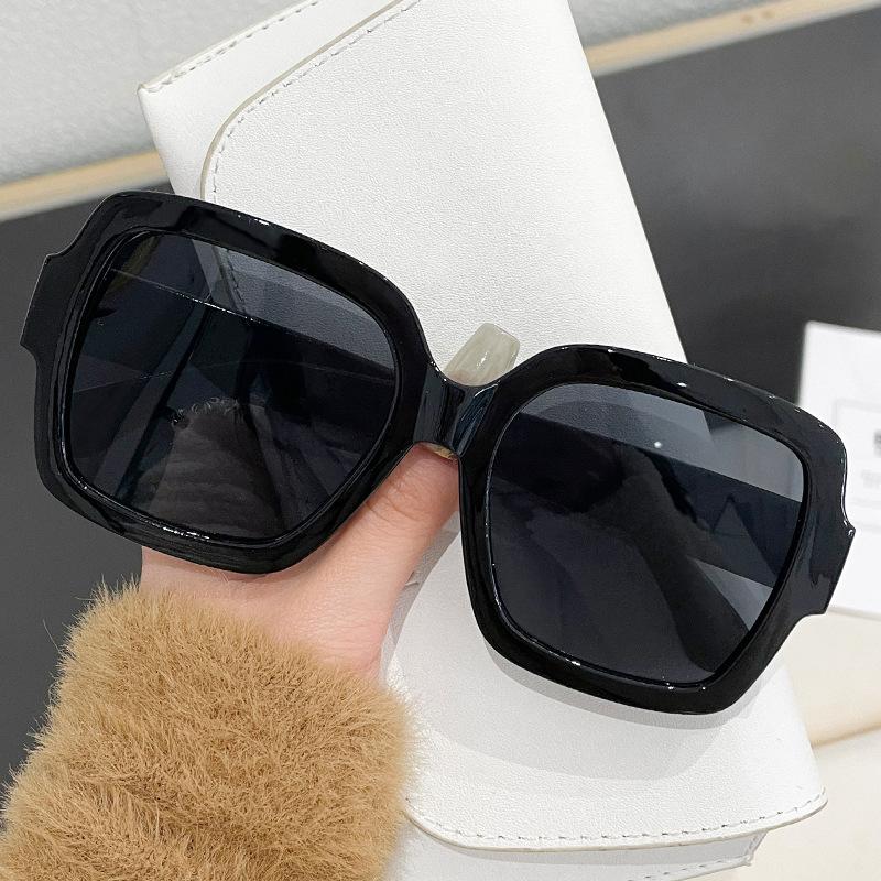 

Latest Retro Square Sunglasses Female Male Brand Rectangle Sun Eyeglasses Women Oval Eyewear Oculos De Sol for Men Women Glasses MULTI