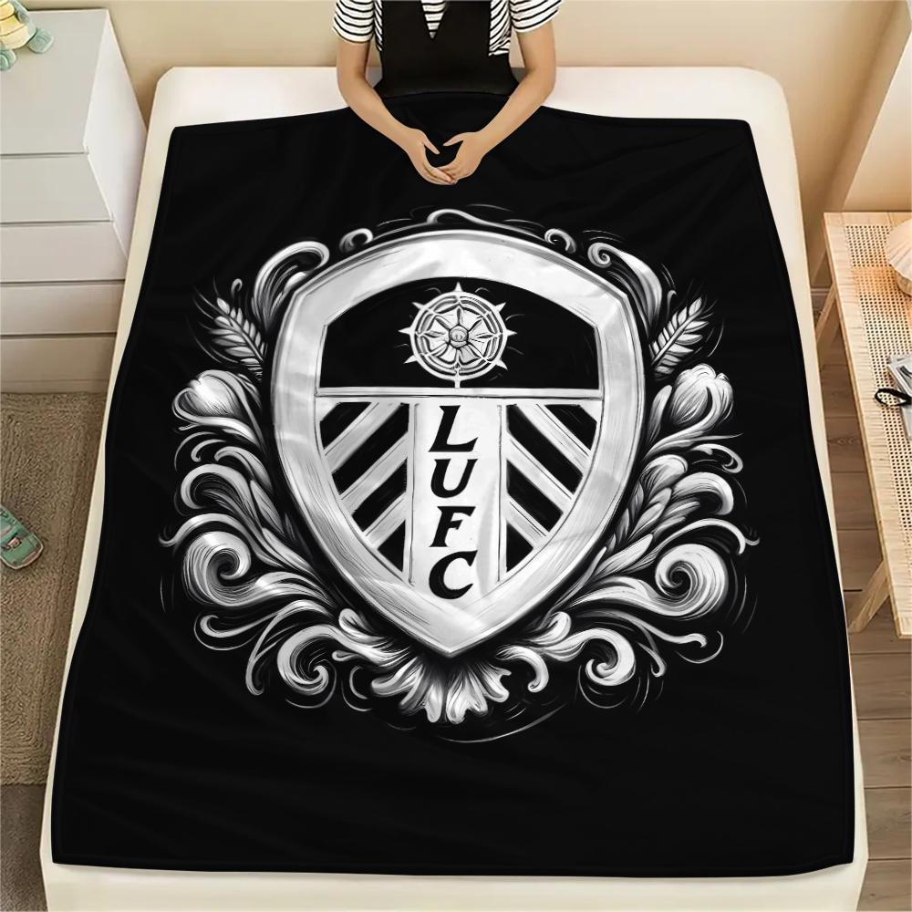 

1PC Leeds United Football Club Print Flannel Blanket, High quality All Seasons, Home Decor, Warmth and Comfort, Perfect for Christmas Gifts 80cm x 120cm