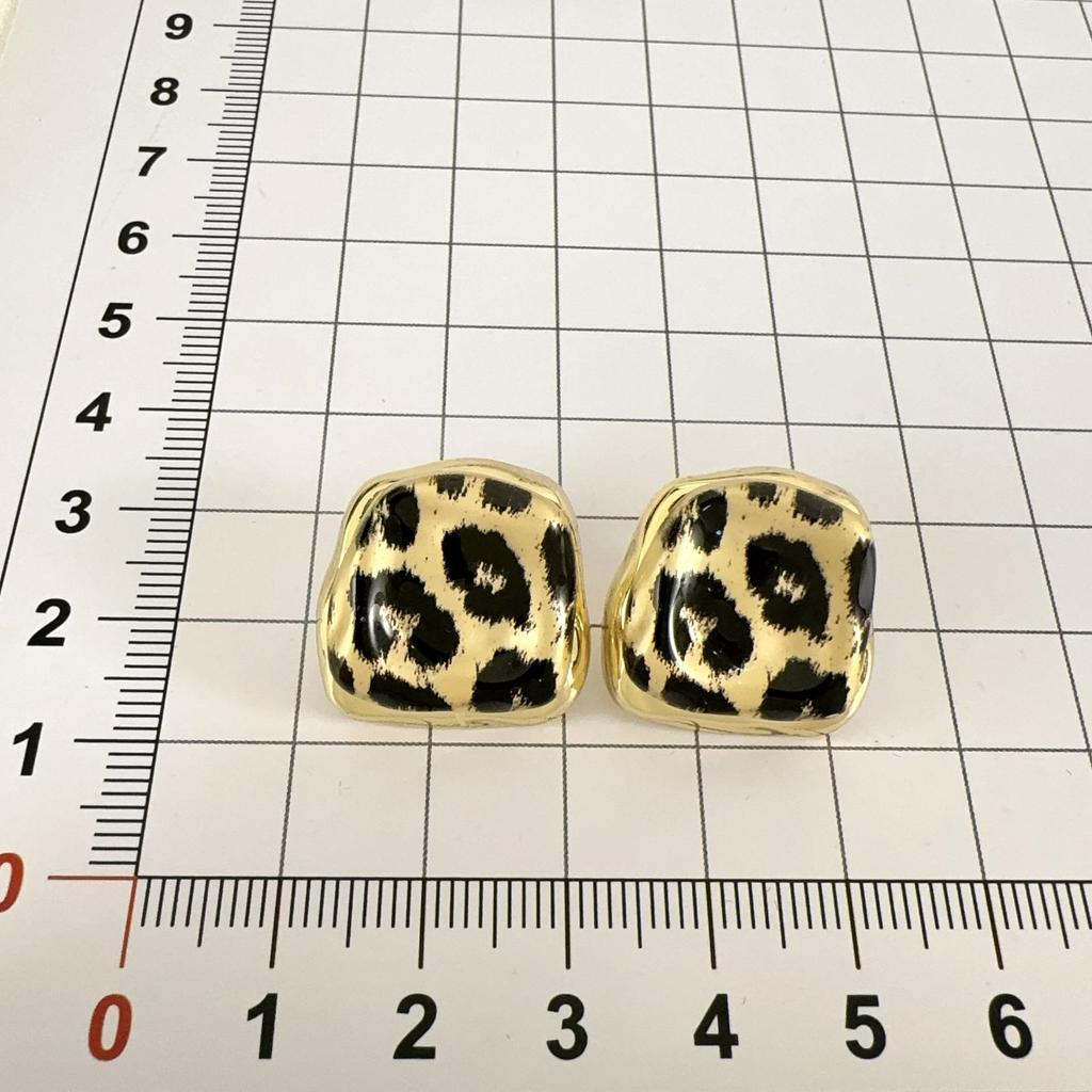 Leopard Print Metal Embossed Earrings: Chic Light Luxury Fall/Winter Accessory for Women