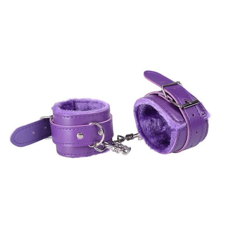 Fluffy håndjern Sexy leker Justerbare PU-skinn lodne håndjern Ankelmansjettbegrensninger Bondage Slavepar Sexleketøy for voksne