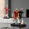 Lustige Fußball Sportliebhaber Fußballfans Kick den Ball Stil Actionfigur Statuen Heimdeko Skulptur Schreibtischdekor Figur Spielzeug