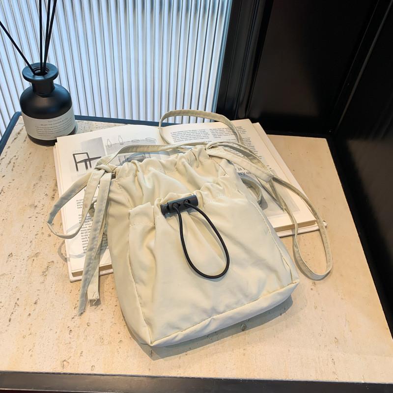 Модная женская сумка-ведро на шнурке в корейском стиле 2024, маленькая нейлоновая сумка через плечо в универсальных цветах белый