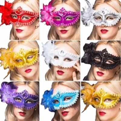 Cosplay Diamantem Zdobená Benátská Maska Květinový Design Poloviční Obličejová Pírková Maska Sexy Styl Krajková Maska Vánoční Oslava