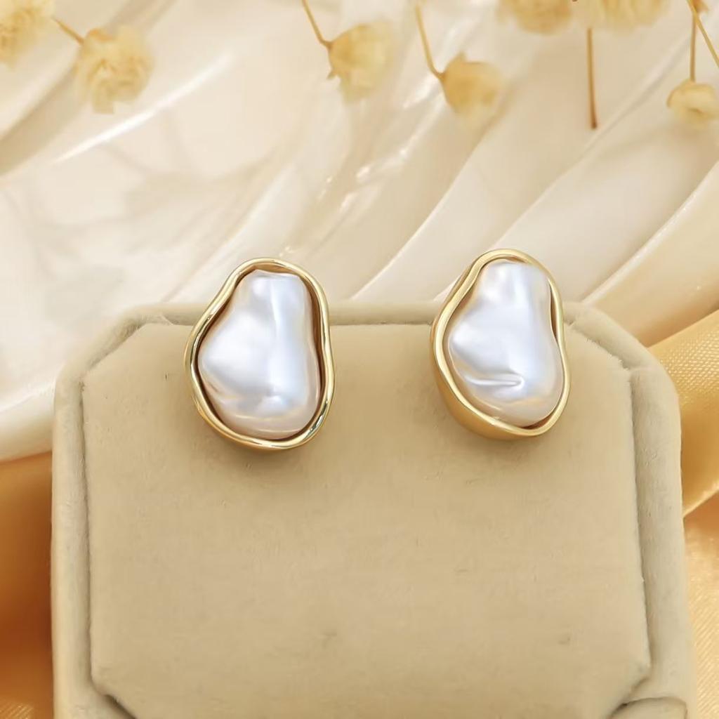 Trendy spesialformet perlesett, retro luksus temperament halskjede, øredobber, ringsett.