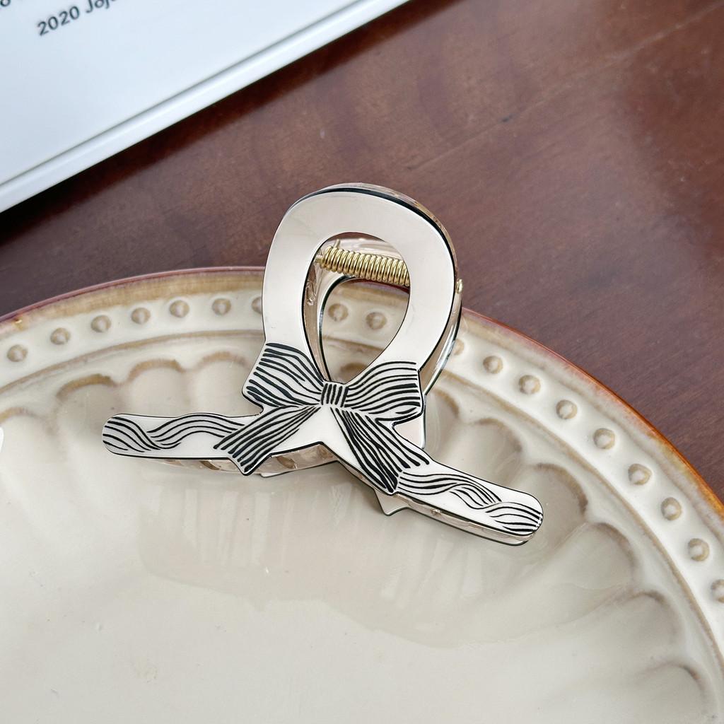 Elegant Hair Claw Clip In Polka Dot Design With Charming Bow For Daily Use