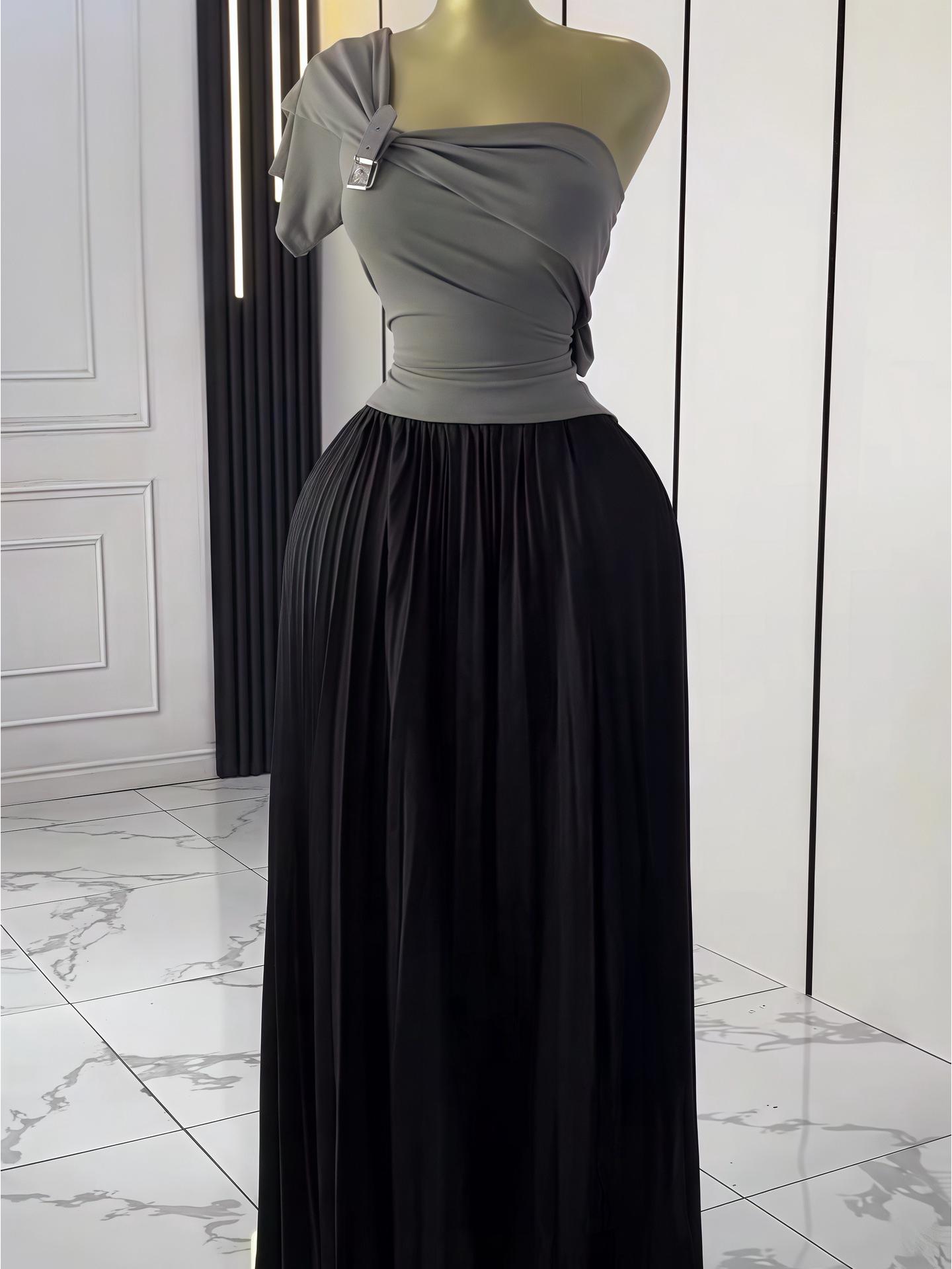 

2025 Autumn Women s Asymmetrical Neckline Two-Piece Set with Pleated Waist and Strapless Short Sleeves Extra Large