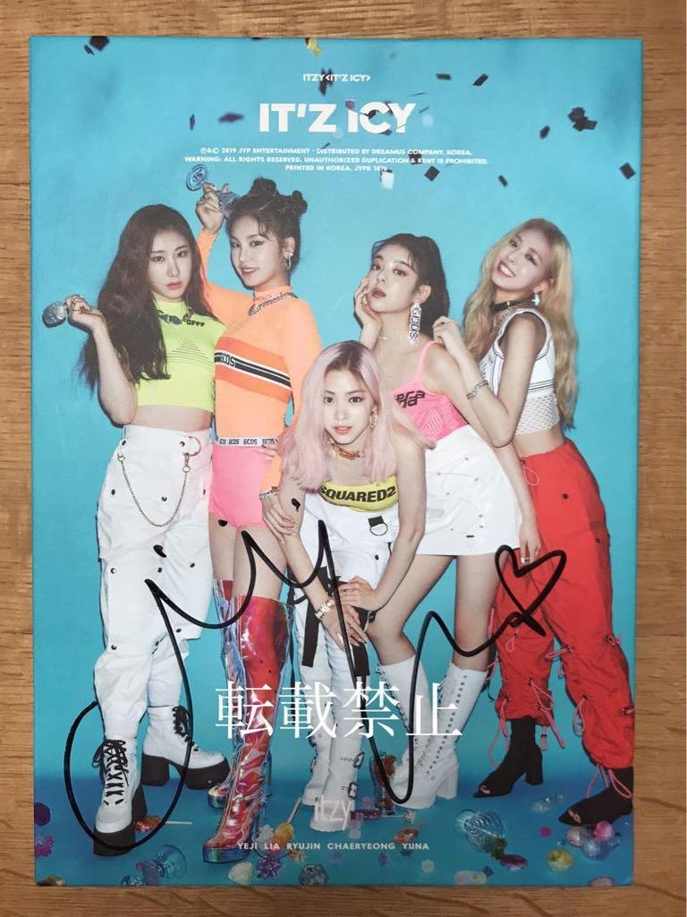 [USED] ITZY Yuna, Ryujin, Yeji, Lia, Chaeryeong Autographs