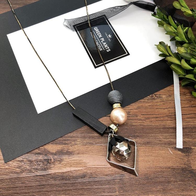 Fashion Temperament Simple Necklace Female Flower Crystal Diamond Decoration Long Sweater Chain Versatile Clothing Accessories