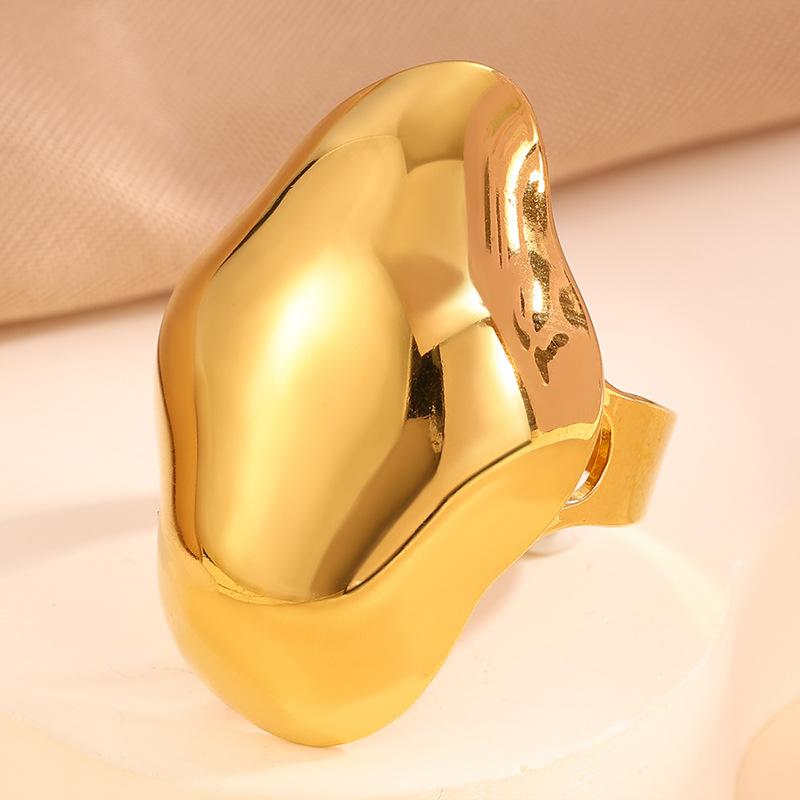 Large-sized Heart-shaped Open Titanium Steel Ring for Women, 18K Gold, Elegant and Versatile, with A High-end Feel.