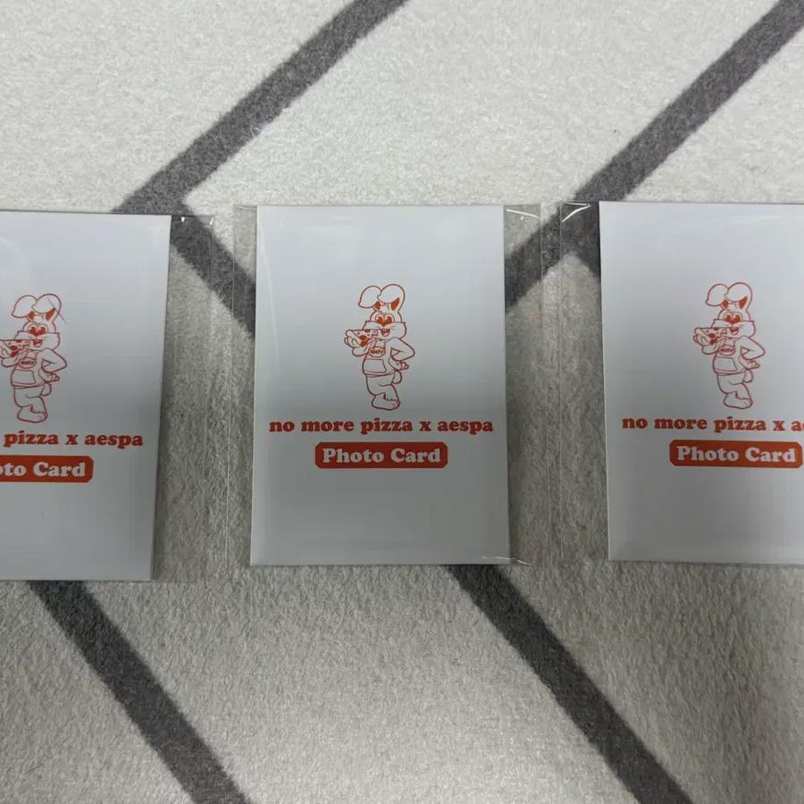 

aespa Нет карты с фотографией пиццы Мура