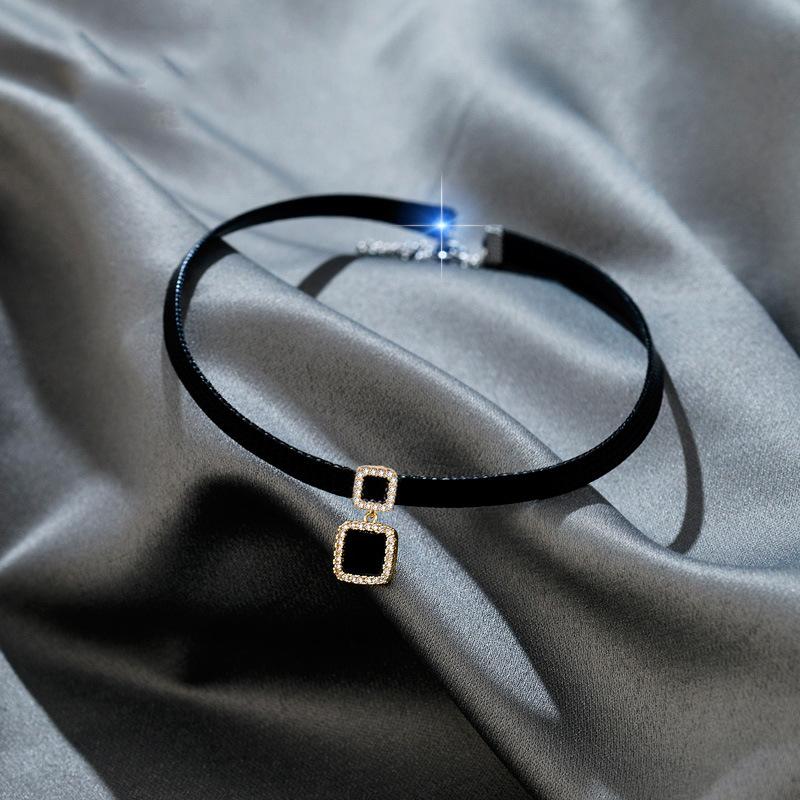 Black Leather Rope Necklace Women's Short Neck Strap Collarbone Chain 2025 New Ins Simple Mori Temperament Neck Chain