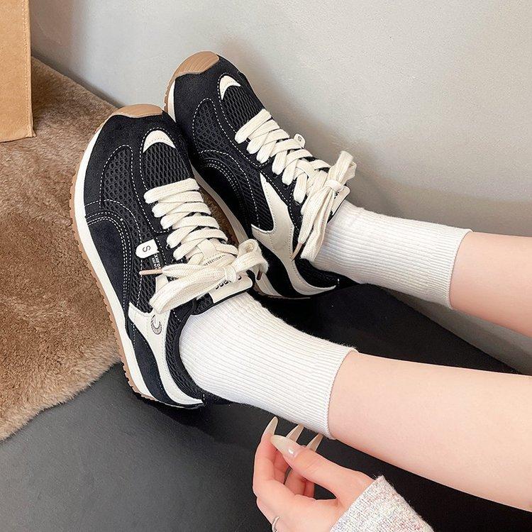 Koreansk version 2025 nya retro jogging tyska träningsskor dam panda svart mesh andningsbara avslappnade ins trendiga sportskor