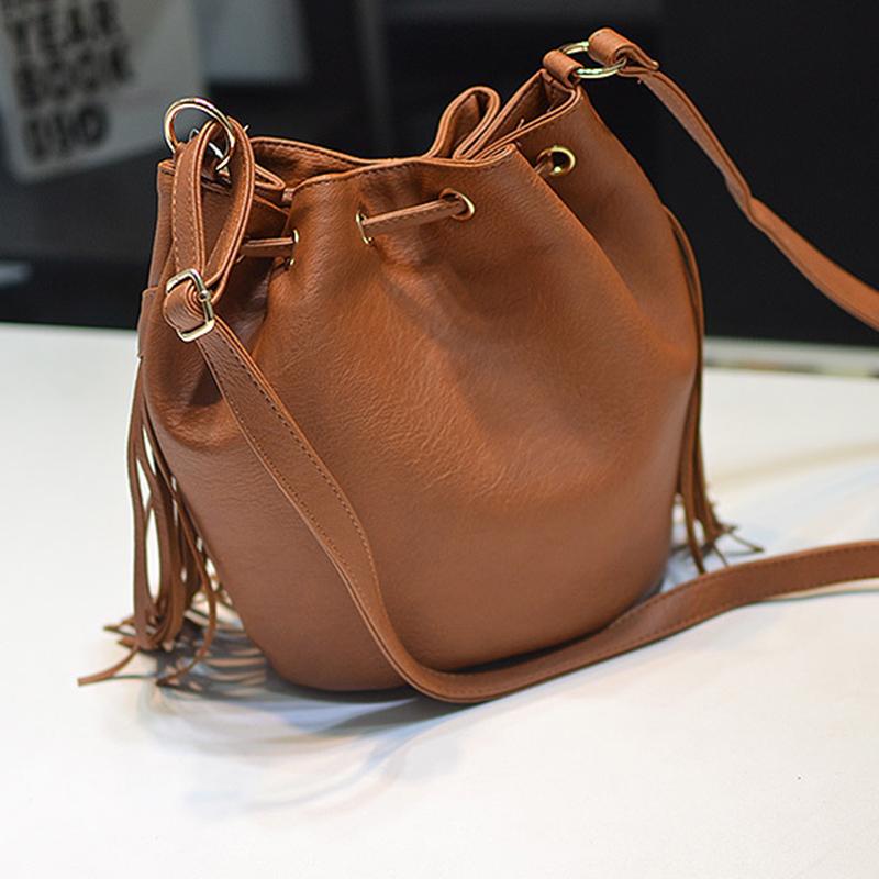 Geantă cu ciucuri din piele PU Geantă de mână în stil european și american cu șnur Geantă retro de umăr Messenger Geantă de mână pentru femei Brand de designer