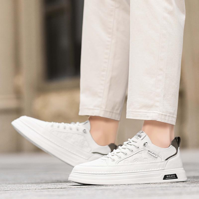 Trendige Outdoor-Markenmode, vielseitige Sport- und Freizeith Herrenschuhe sind bequem, haben eine dicke Sohle zur Höhenvergrößerung und sind flache Board-Schuhe.