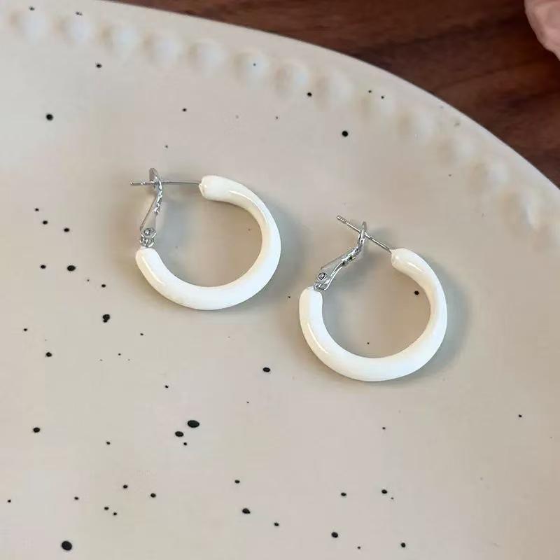 

Irregular Oil Drip Hoop Earrings: Fresh Spring/Summer Studs for Simple Daily Wear