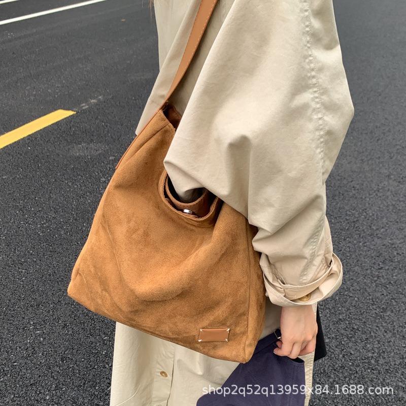 Today's popular retro tote bag women's large-capacity new niche simple underarm bag shoulder bag