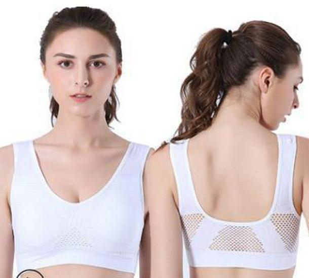 Plus Size Wirefree Sports Bra with Front Cross Buckle, Adjustable Support for Yoga & Running, Lace Trim 